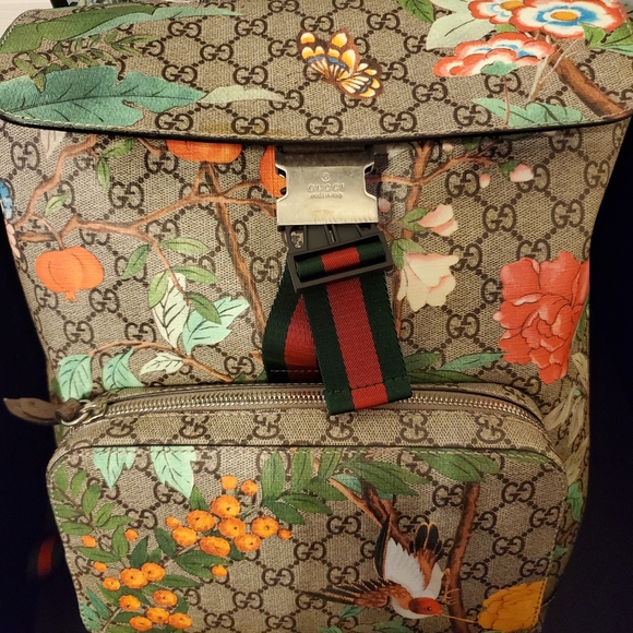 Authentic Gucci - Picture 1 of 3
